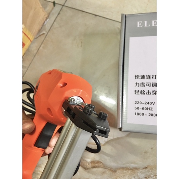 Máy bắn đinh bê tông ST18 dùng điện 220V