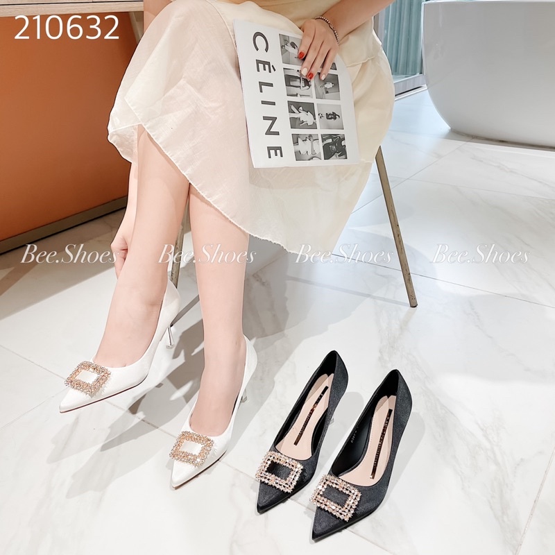 BEESHOES - GIÀY CAO GÓT BEESHOES DA LỤA ÊM CHÂN KHUY ĐÁ VUÔNG GÓT NHỌN CAO 7 PHÂN SẴN MÀU ĐEN , TRẮNG 210632