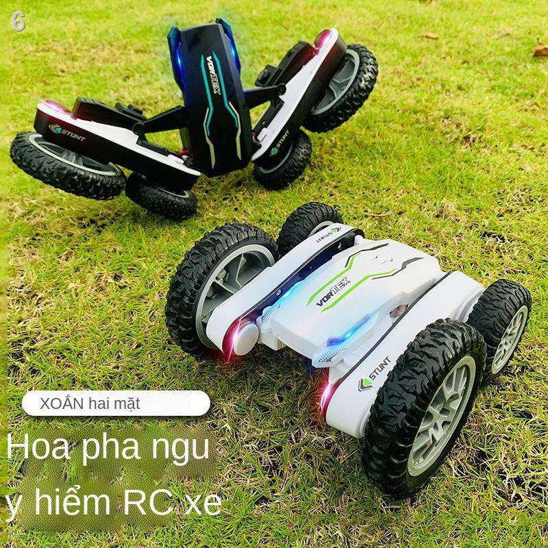 （Đua xe）Xe ô tô đóng thế điều khiển từ xa bán tải địa hình drift mô có thể sạc lại đồ chơi trẻ em cậu bé