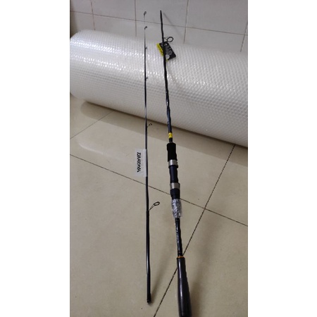 Cần lure Daiwa Crossfire X 702MHS/662MS gắn máy đứng