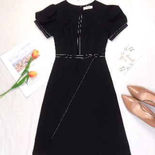 Váy đen vạt cách điệu
