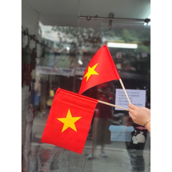 Cờ vẫy tổ quốc sao vàng chất liệu vải phi