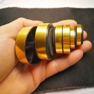 Chân đế loa, chân đế amply chất liệu nhựa ABS sơn phủ màu vàng gold cao cấp đẹp mắt và chắc chắn.
