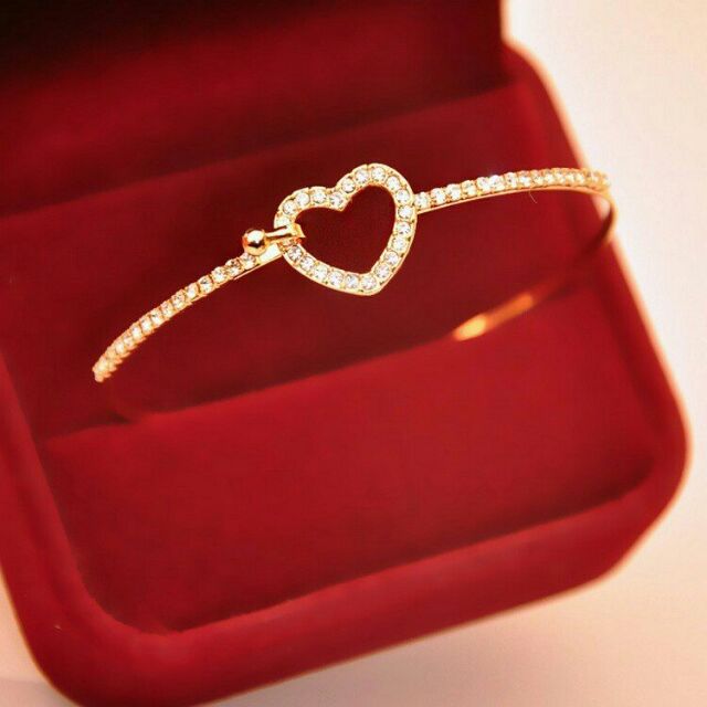 Lắc tay trái tim