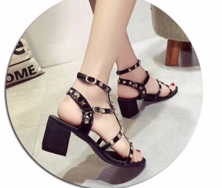 Sandal đinh