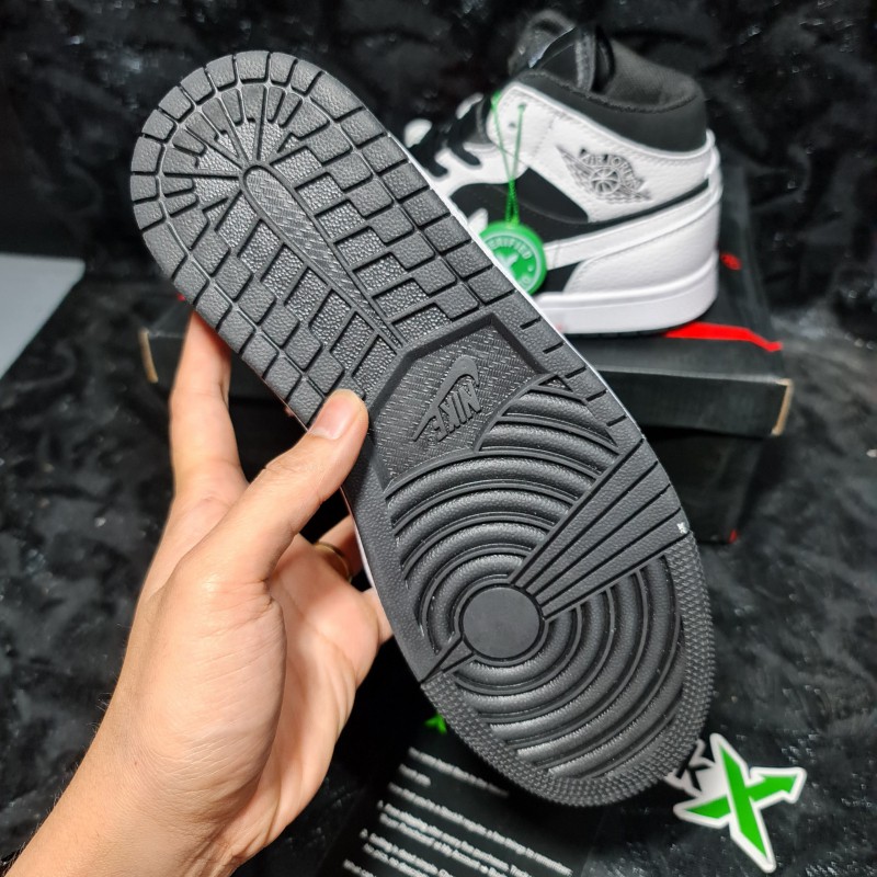 [Ảnh Thật + Video] Giày Jordan 1 Mid Black White || Giày sneakers Jordan 1 Cổ Trung Đen Trắng | BigBuy360 - bigbuy360.vn