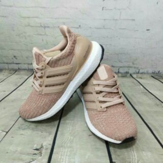 Giày thể thao Adidas