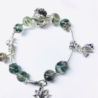 Vòng ưu linh xanh lá mix charm