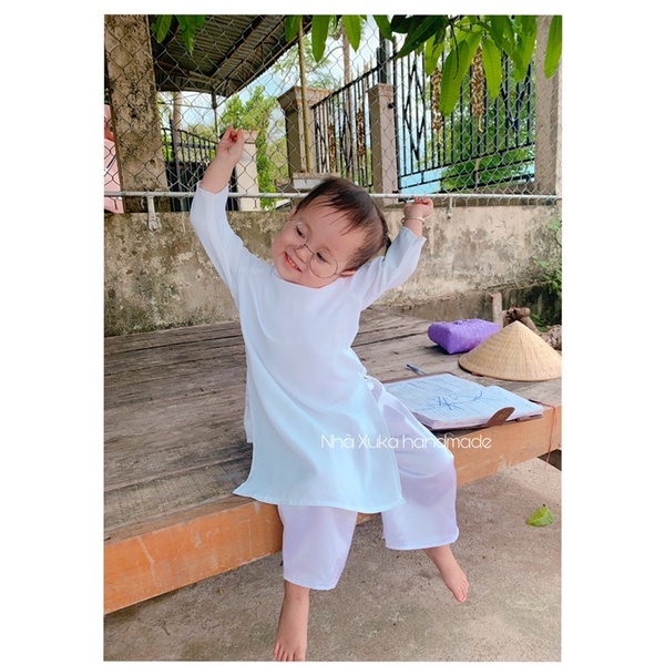 Kính gọng kim loại cho bé chụp hình