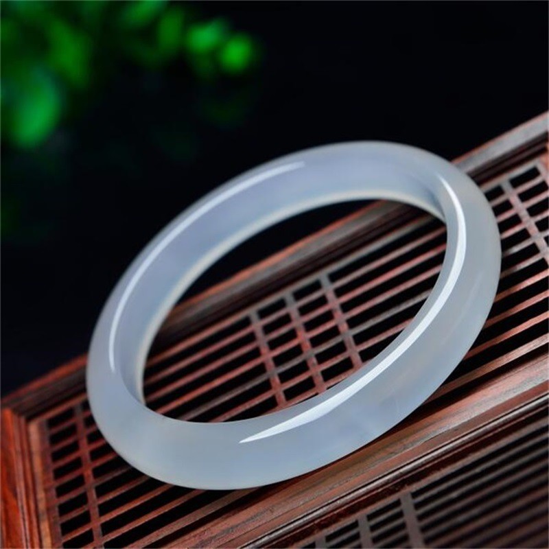 Vòng đeo tay đá mã não trắng tự nhiên trong suốt cấp nước thanh lịch