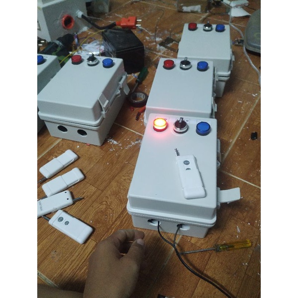 Tủ điện điều khiển từ xa cho máy bơm ,máy rữa xe 3 pha