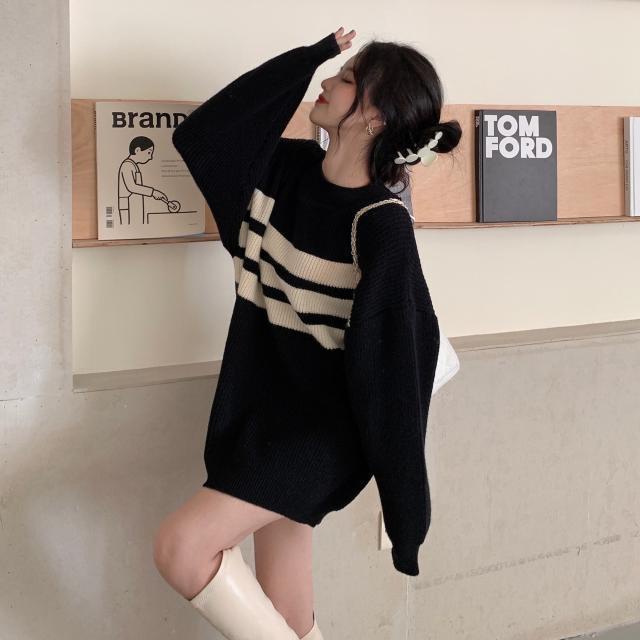 Áo sweater cổ tròn màu đen kẻ sọc phong cách Hàn Quốc cho nữ