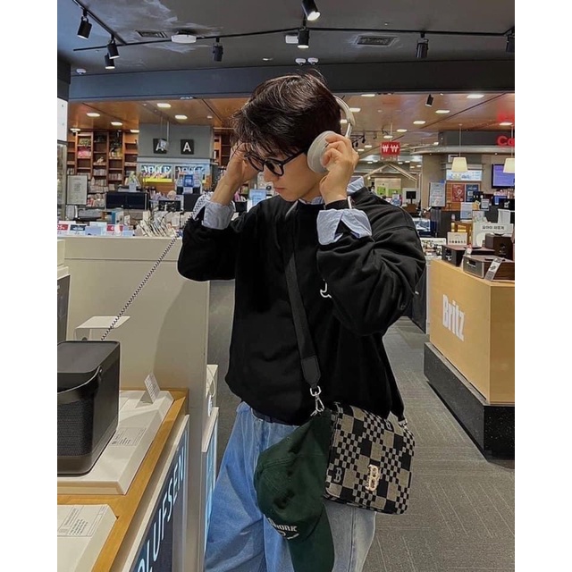 Túi đeo chéo caro MLB