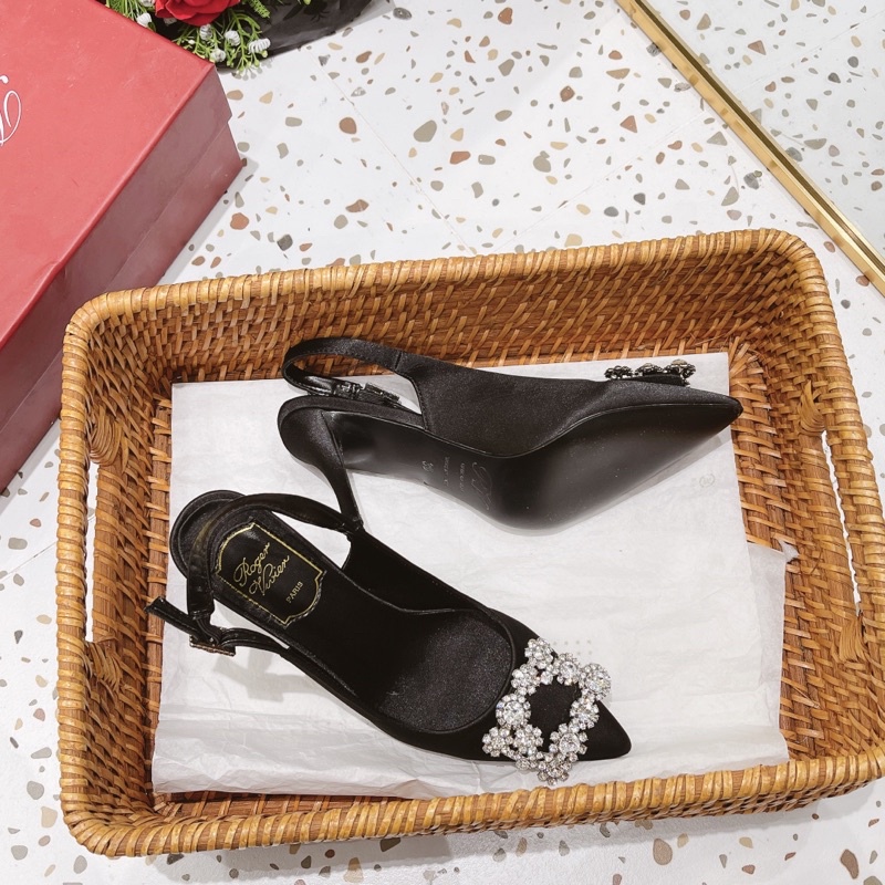 Sandal roger bọc lụa khoá đá vuông gót nhọn fullbox