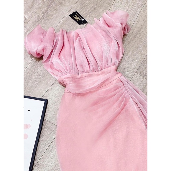 V1663 váy body hồng trễ vai