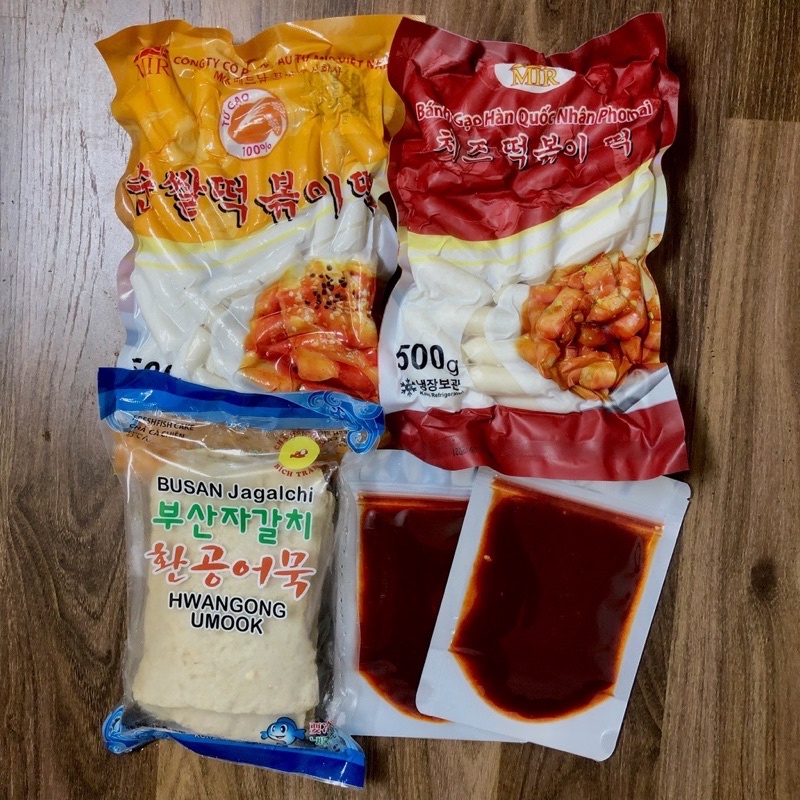 Combo 2 bánh gạo Hàn Quốc TOKBOKKI (1thường , 1 nhân phô mai)+ Chả cá Hàn Quốc Loại Ngon kèm sốt 200gr
