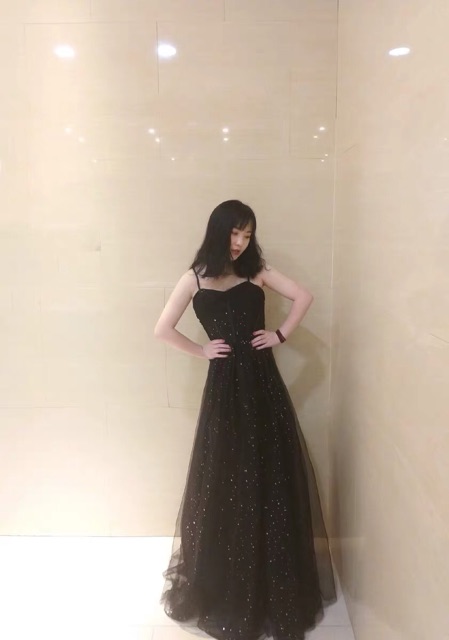 Đầm dạ hội quý phái hai dây màu đen lấp lánh