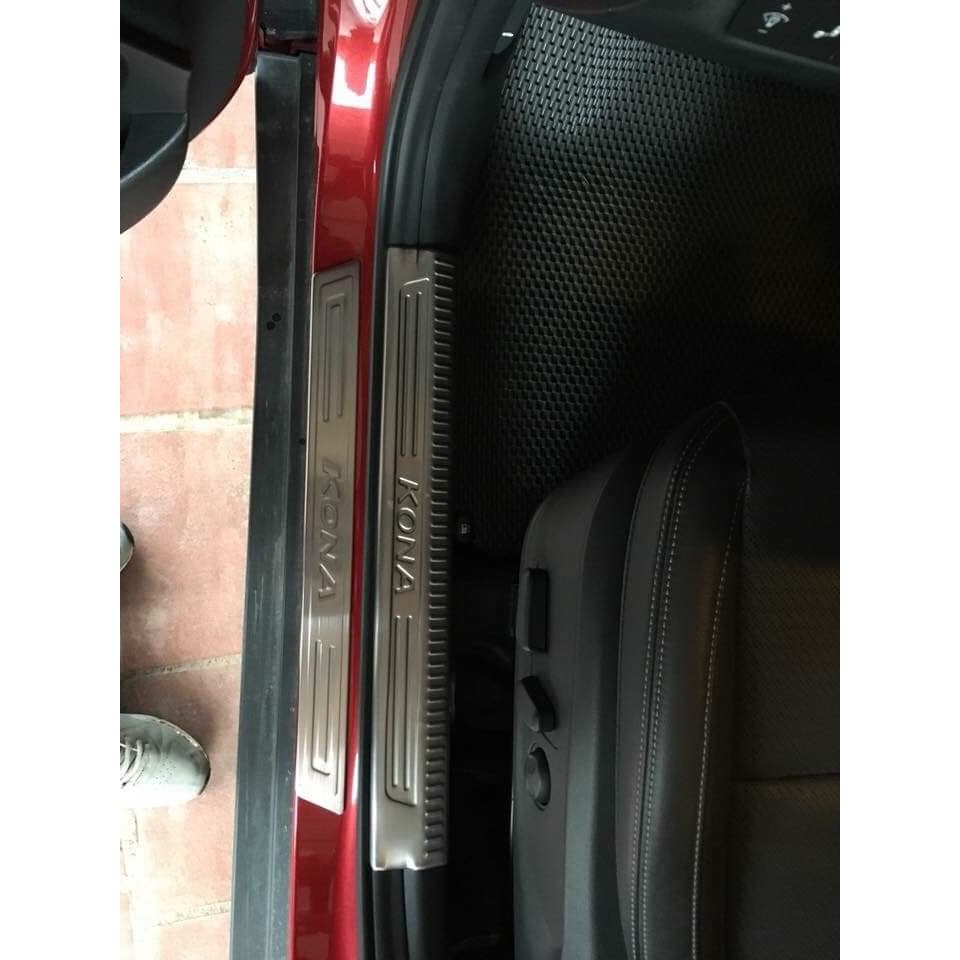 Ốp Bậc Cửa Xe Hyundai KONA 2018 2019 2020 mẫu inox