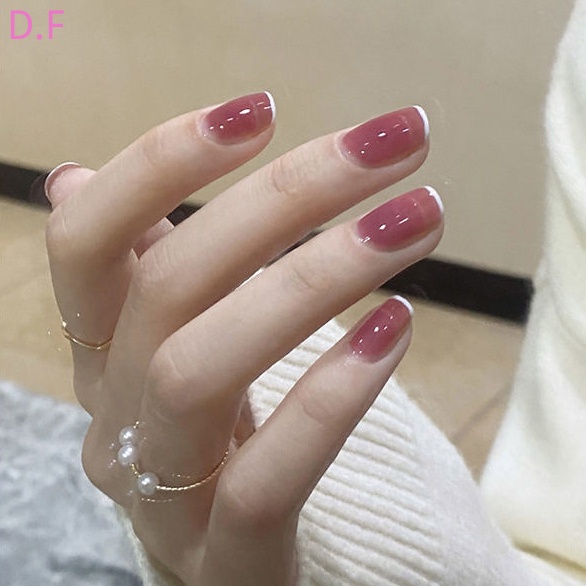 Bộ Sơn Móng Tay Màu Nude Và Gel Trong Suốt Thời Trang Mùa Hè