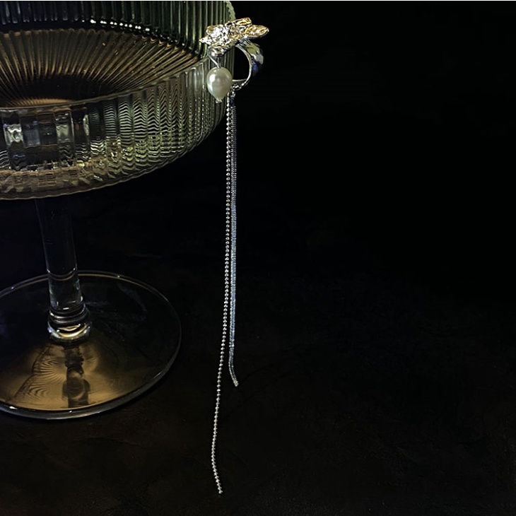 Bông tai/ Hoa tai hình 3 chiếc lá có đính hạt