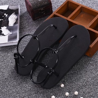 Giày sandal xỏ ngón