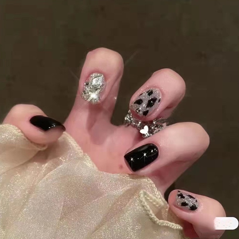 Bán Sỉ Móng Tay Giả Ngắn Màu Đen Và Bạc Họa Tiết Da Báo Kim Cương Pha Lê Cá Tính Mặc Được