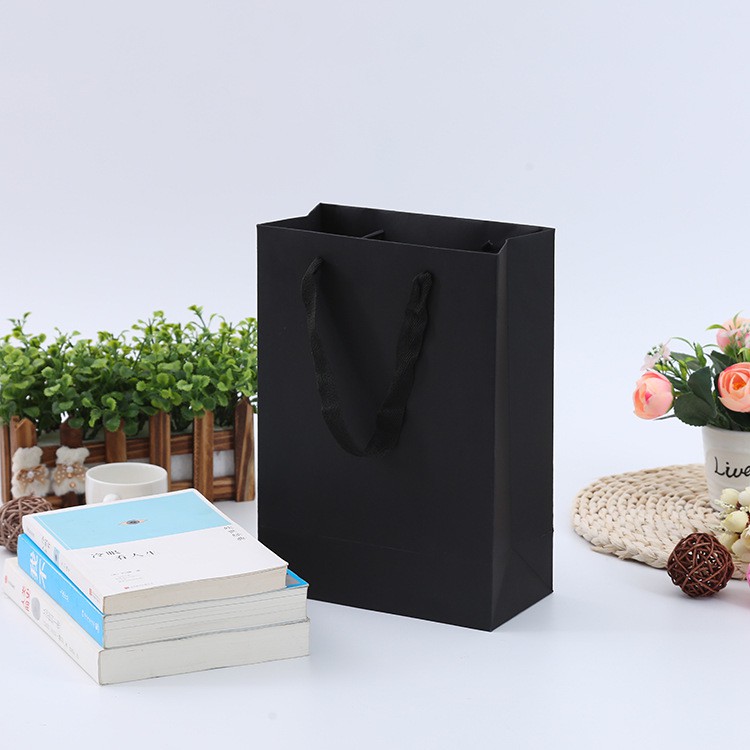 Túi quà giấy quai vải màu đen kraft chất liệu dày có nhiều size lựa chọn phụ kiện quà tặng KING9