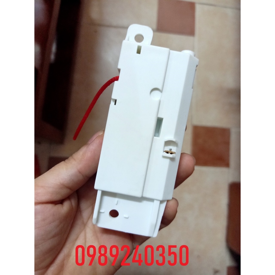 Công tắc khóa cửa máy giặt LG 12kg T2312DSAV lồng đứng cửa trên