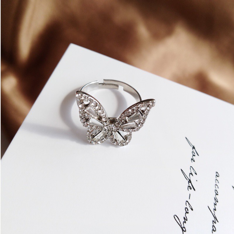 Three-dimensional design ring temperament butterfly hollow diamond ring