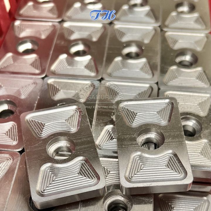Nắp pát tăng sên Exciter 150 nhôm CNC 1 cái kèm ốc, Pass tăng sên ex150, pas