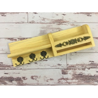 Kệ gỗ decor dày dặn và chắc chắn 250k