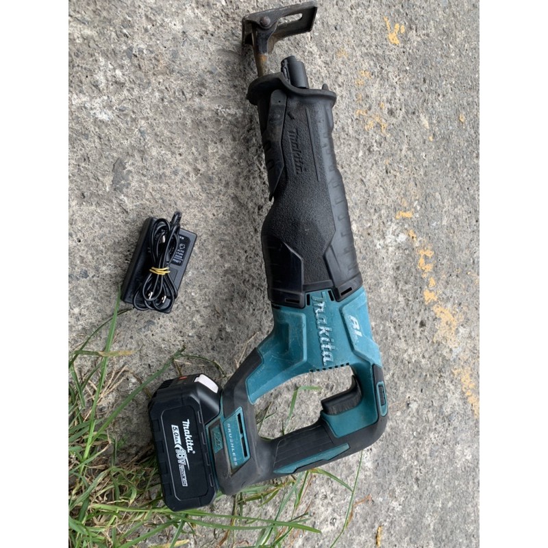 Cưa kiếm makita JR187D 18v