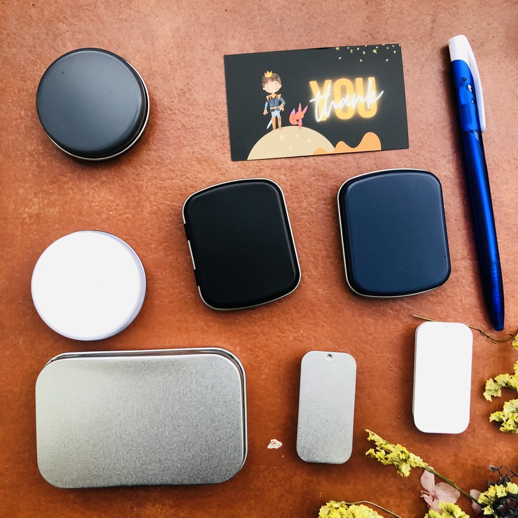 1 hộp thiếc kim loại dùng đựng đồ dùng gia đình