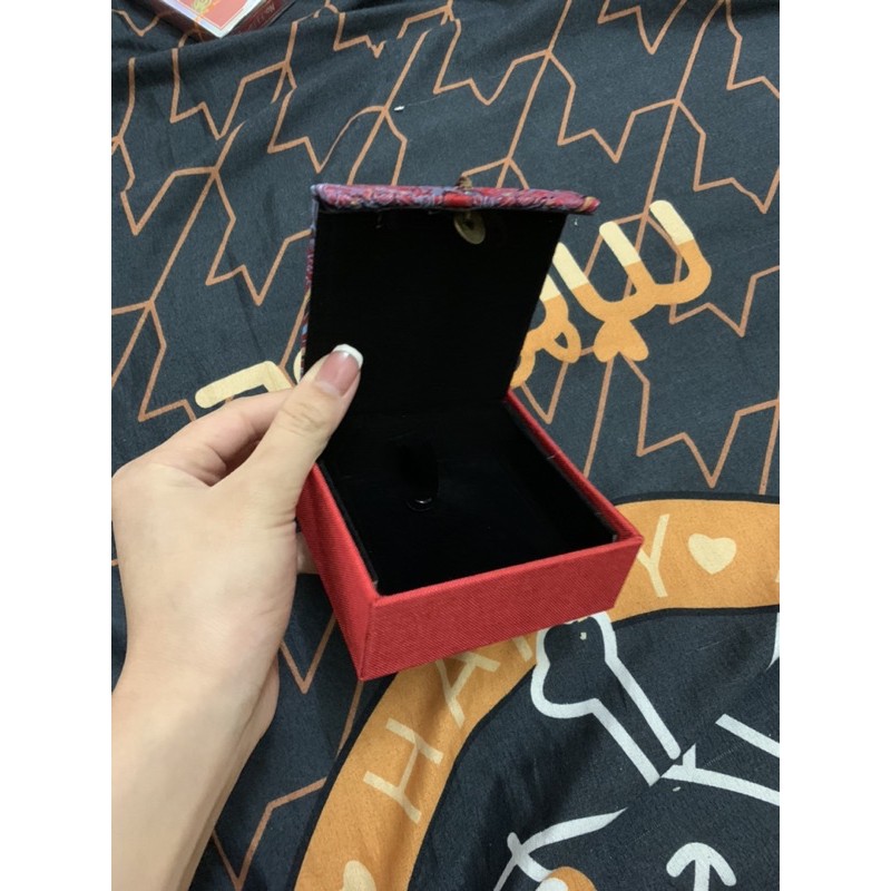 Hộp - Hộp gấm vuông size 10x10 hoạ tiết lót nhung đen đựng vòng