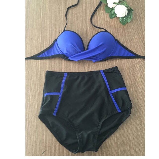 Bikini áo ngực xoăn giữa