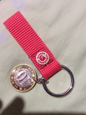 Móc khóa Fjallraven Kanken bằng kim loại màu cầu vồng