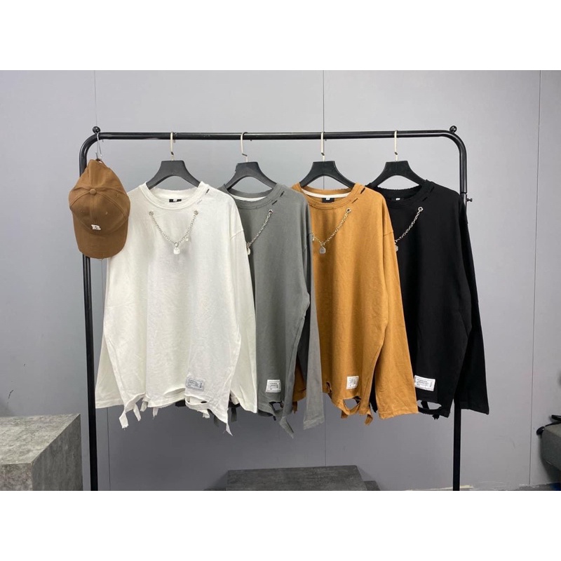 Áo sweater rách kèm dây xích