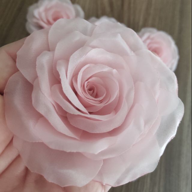 Hoa cài áo handmade - hoa hồng cài áo - hoa voan cài áo