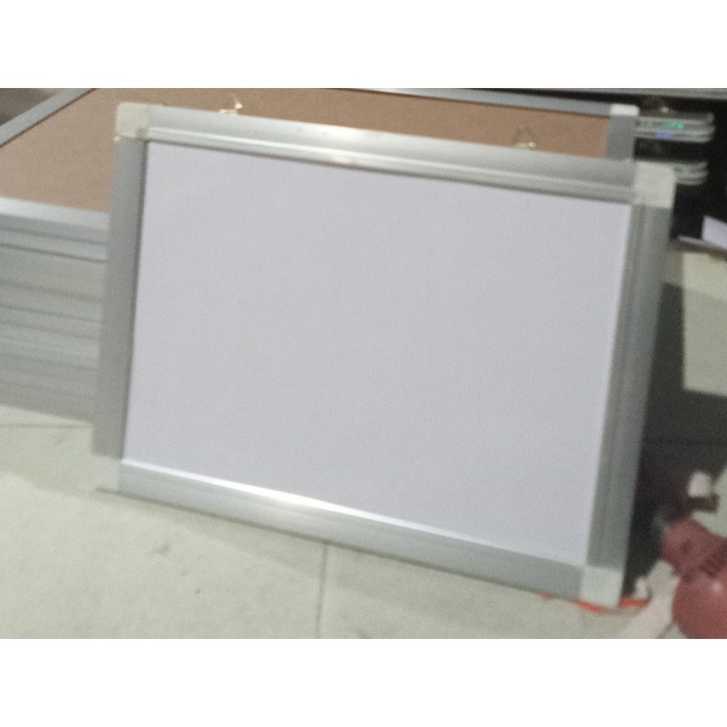 Bảng fooc trắng viết bút lông kt 20x30,30x40 có móc treo tường