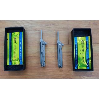 Móc khóa cán titan dùng lưỡi dao mổ