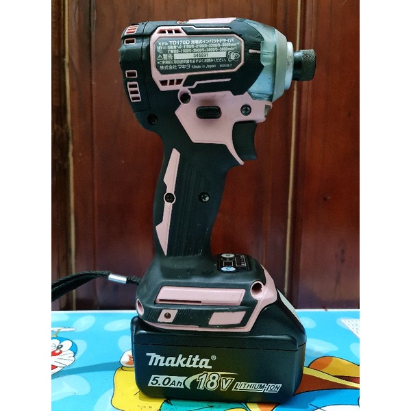 Máy bắn vít makita td148d