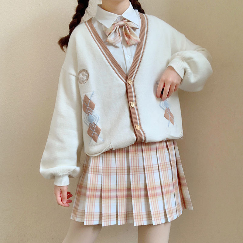Đồng phục nữ sinh thiết kế đáng yêu độc đáo