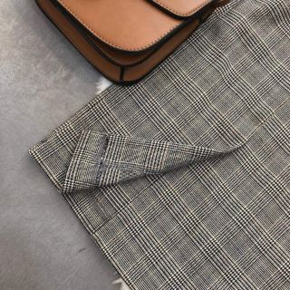 CHÂN VÁY MIDI XẺ TRƯỚC