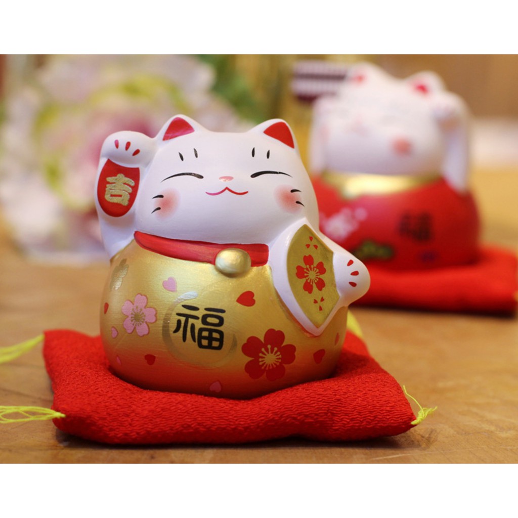 MÈO MAY MẮN MANEKI-NEKO KÈM GỐI ĐỎ 7.5CM NHIỀU Ý NGHĨA