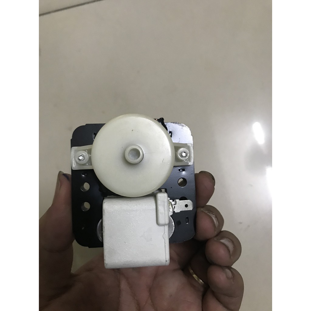 quạt tủ lạnh trắng mỏng