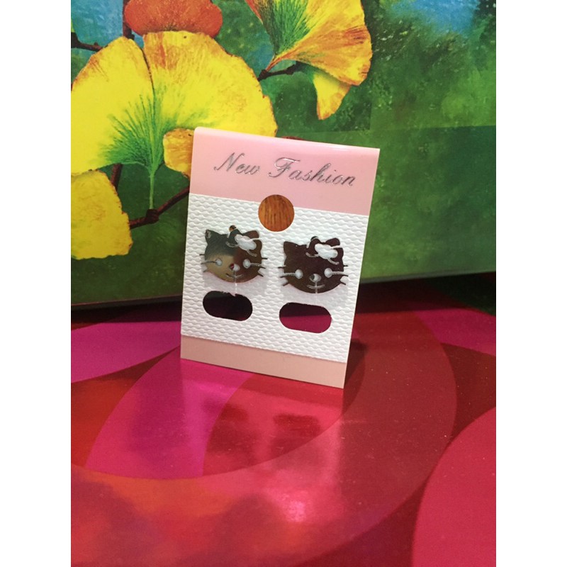 Bôg tai inox mèo Kitty