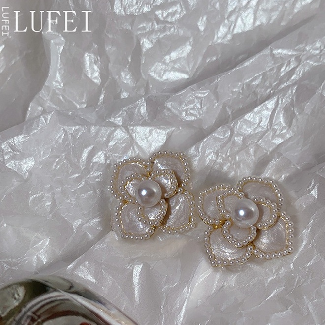 Bông tai hình hoa đính ngọc trai giả phong cách retro
