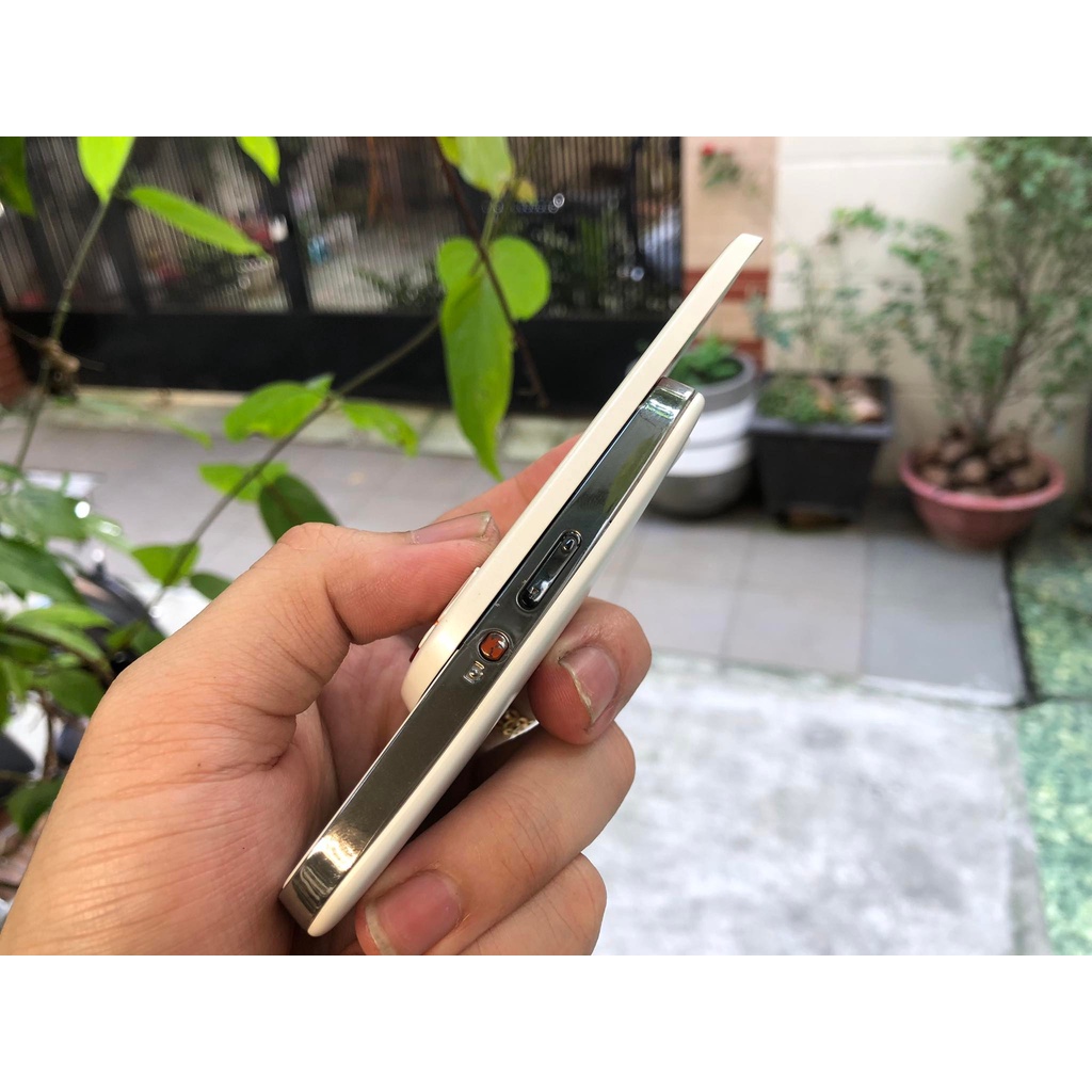 Điện thoại sony ericsson w20 chính hãng màu trắng