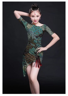 Đầm khiêu vũ hoa tiết lông con công