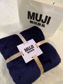 Chăn tuyết Muji ép hoa